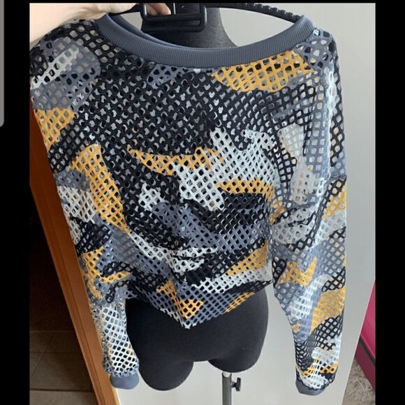 Fashion nova Camo print cut up sweatshirt - Picture 5 of 8